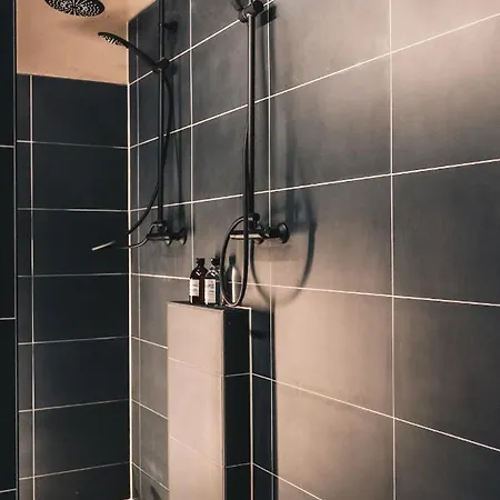 Wellness By Leef 住宿加早餐酒店 Maasland